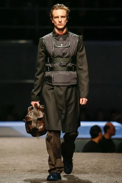 Look 17